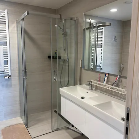 Sunrise Harbor Iii Modern Smart 3-br With Balcony