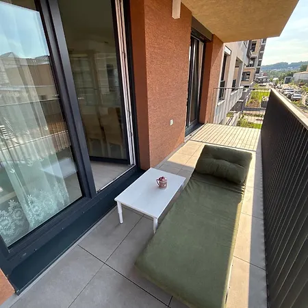 Sunrise Harbor Iii Modern Smart 3-br With Balcony